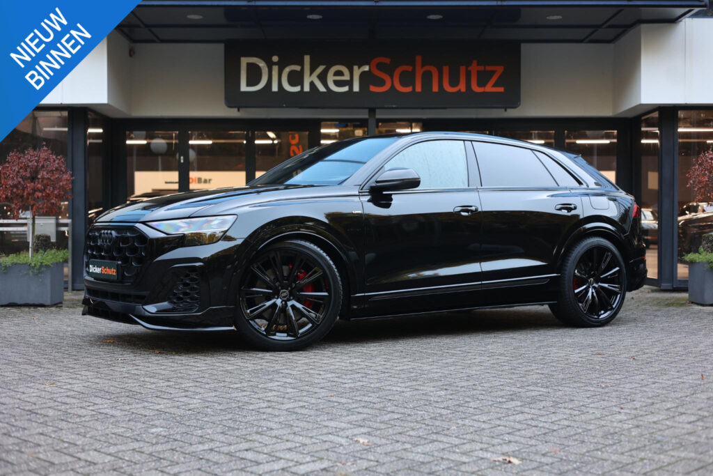 Audi Q8 in het zwart voor de showroom van DickerSchutz in Maastricht